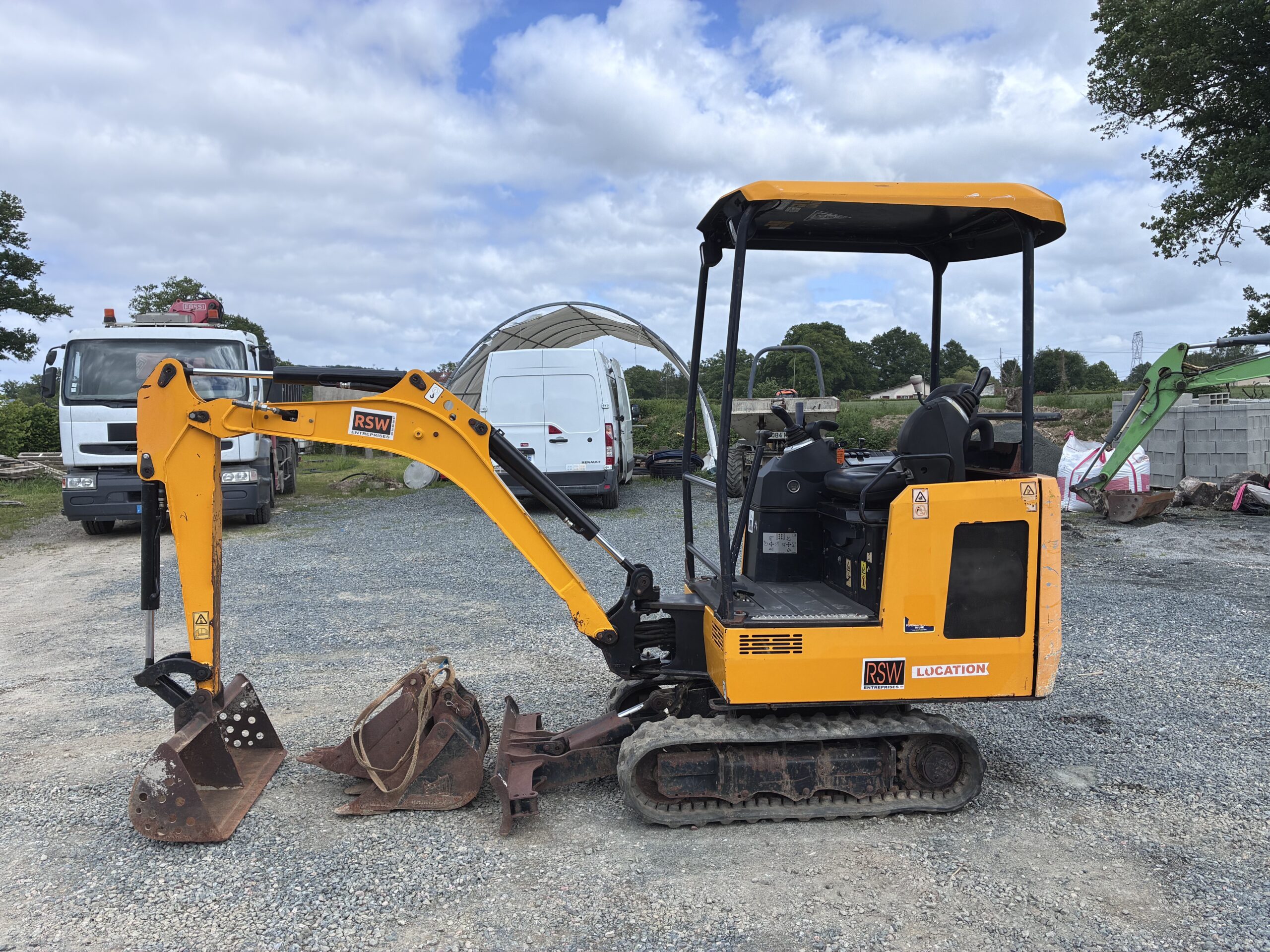 Mini pelle JCB 15C-1 (E147) – Image 2