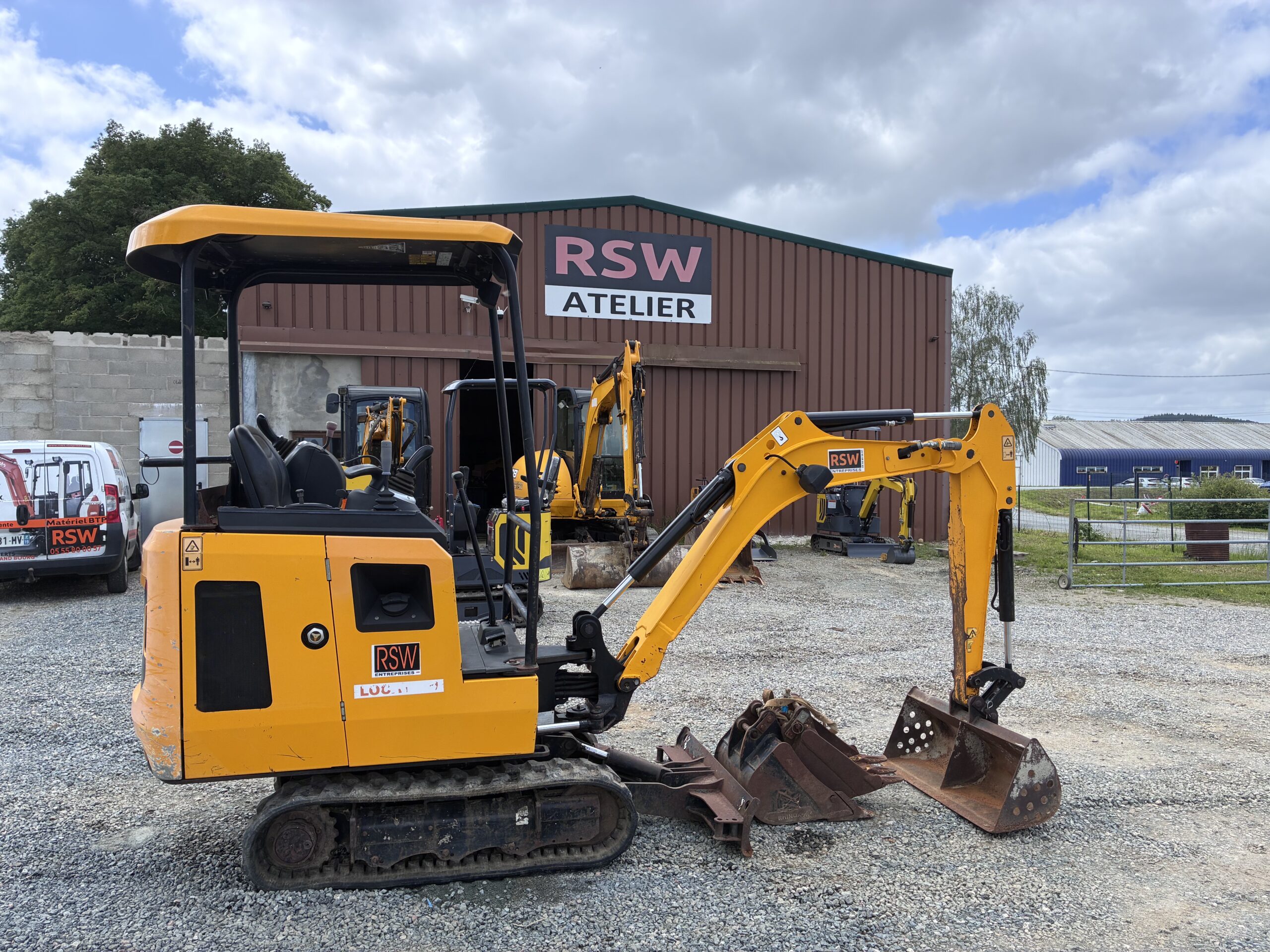 Mini pelle JCB 15C-1 (E147)