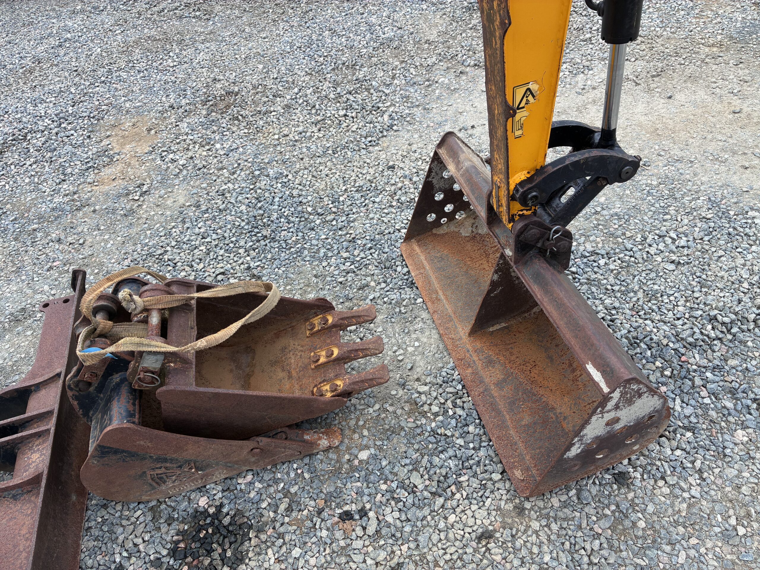 Mini pelle JCB 15C-1 (E147) – Image 3