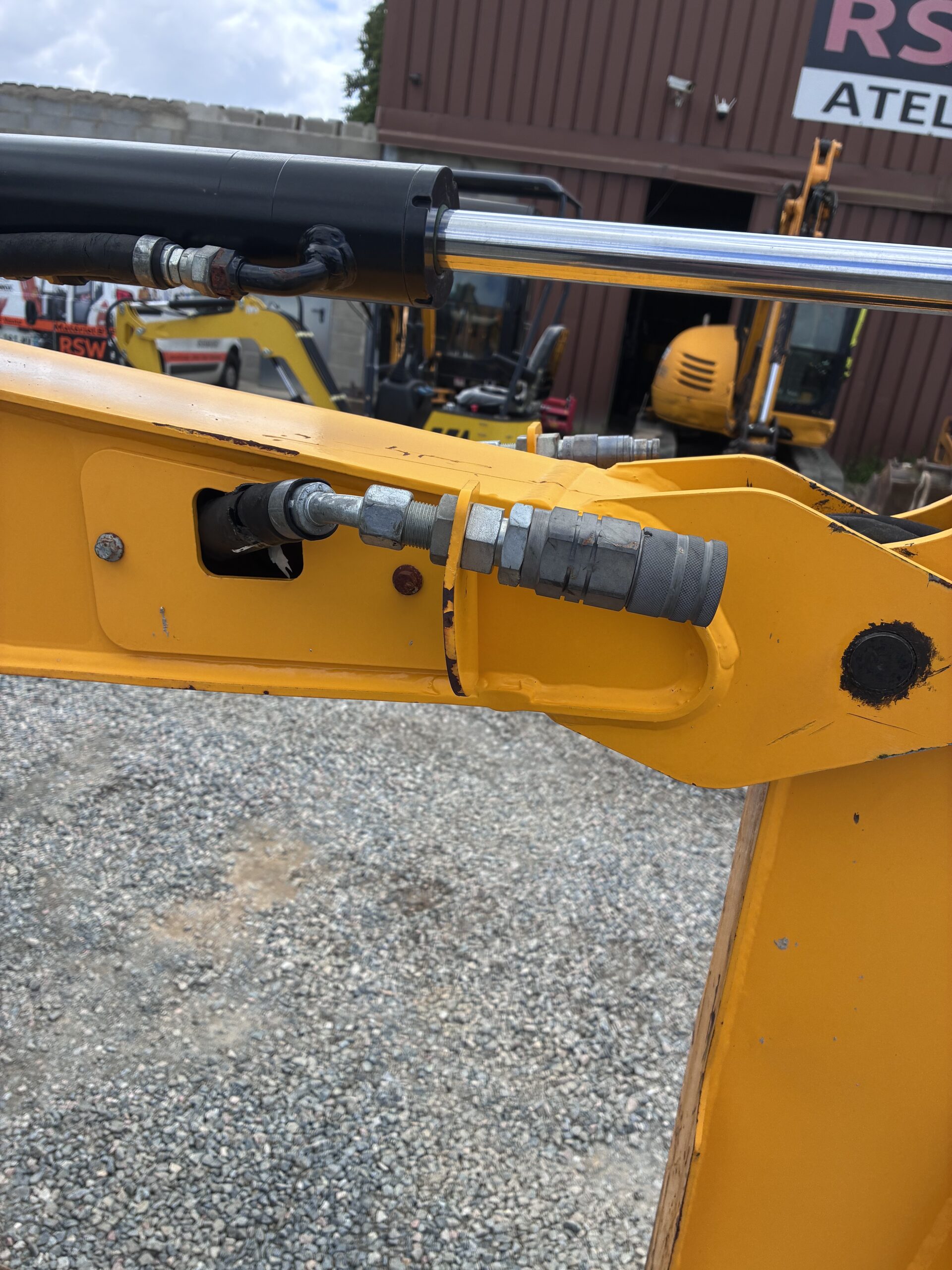Mini pelle JCB 15C-1 (E147) – Image 4