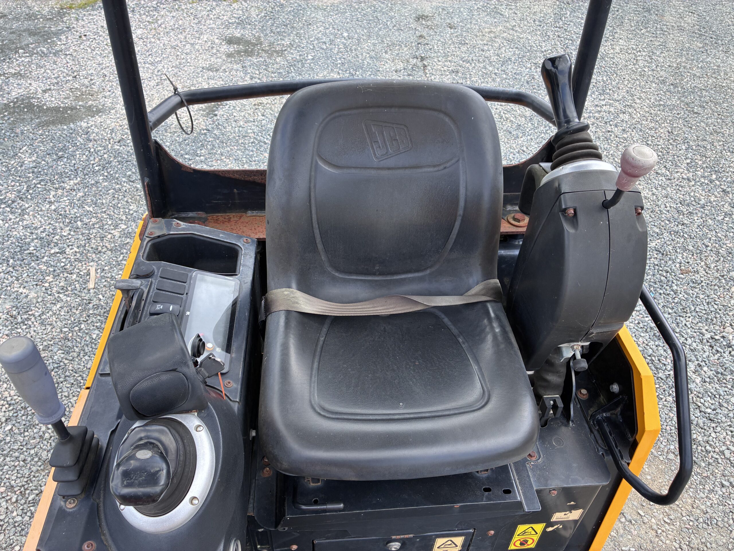 Mini pelle JCB 15C-1 (E147) – Image 5